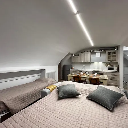 Casa Manzoni - Larihome A84 아파트