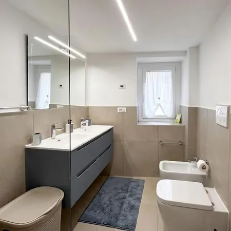 Casa Manzoni - Larihome A84 * Gravedona