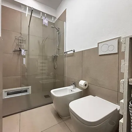 Casa Manzoni - Larihome A84 شقة