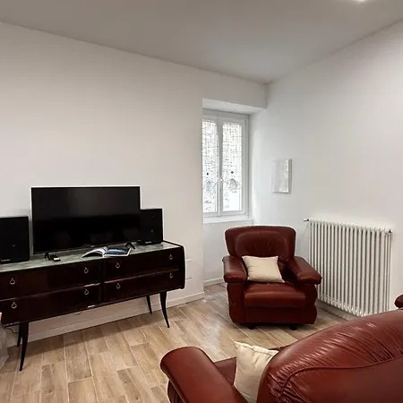 Casa Manzoni - Larihome A84 شقة